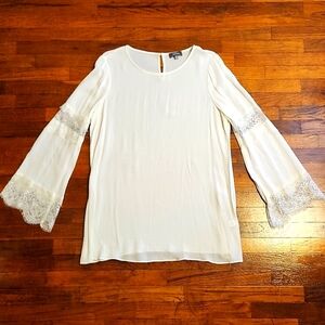 Beautiful EUC Neiman Marcus Off White Bell Sleeve Tunic Blouse Lace Detail